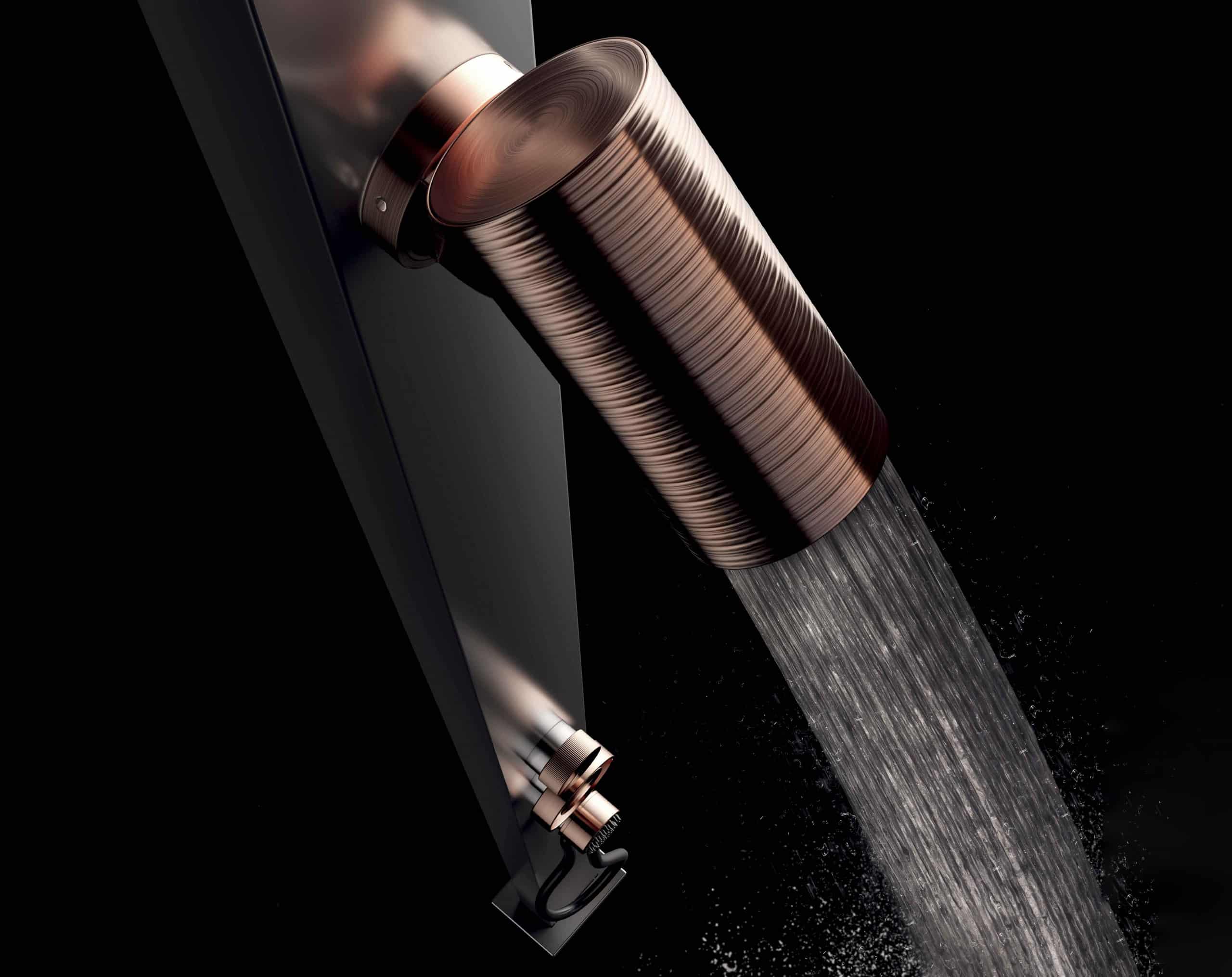 Outdoor Dusche G02 in gebürstetem Edelstahl mit Armaturen in gebürstetem Kupfer.