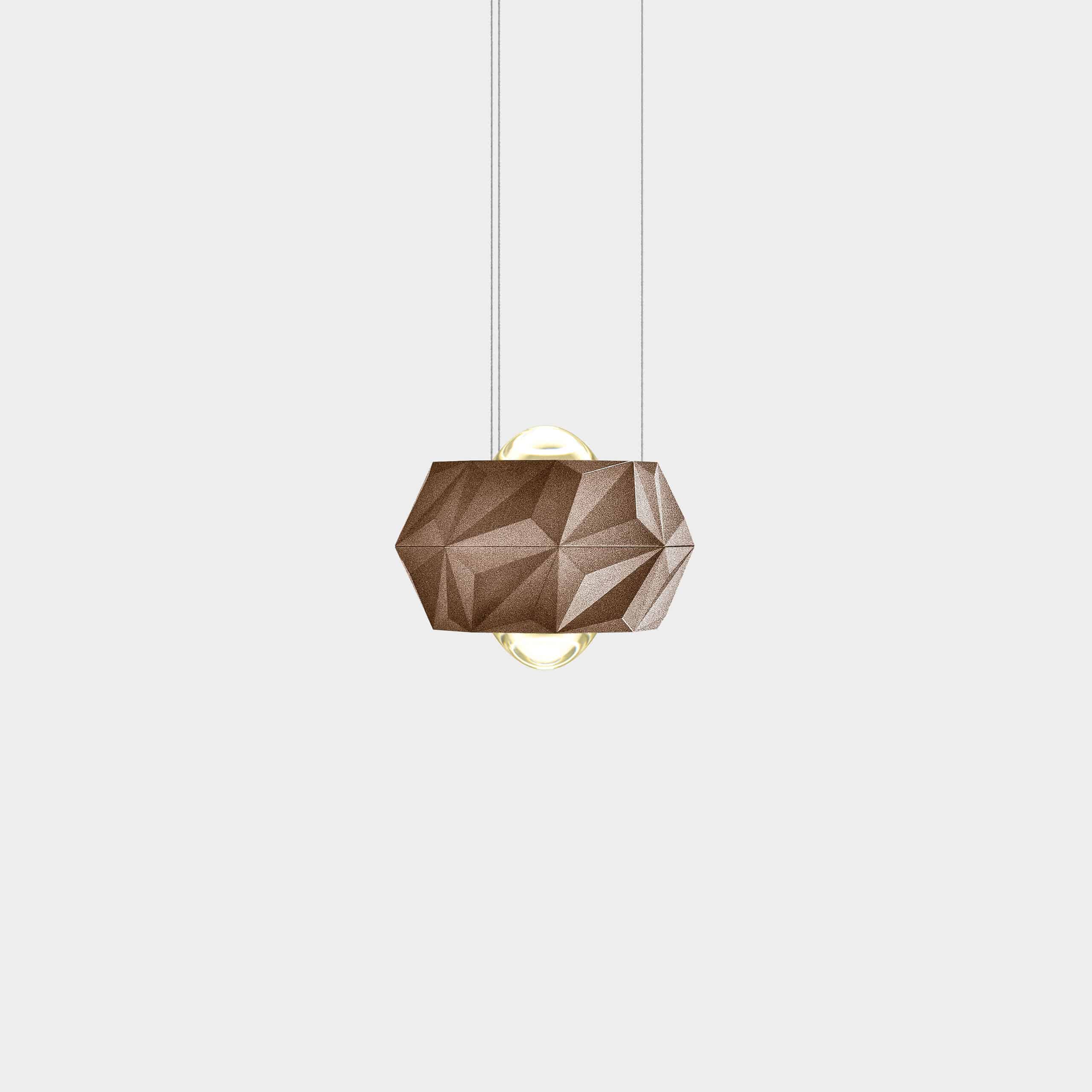 Eine runde Hängeleuchte mit körniger Struktur und braun-metallischer Oberfläche und ovalem innenliegendem Lichtkörper der Licht sowohl nach oben als auch nach unten abgibt von HAWOLUX.