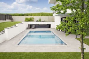Ein fertiger Pool mit Pooltec‑Dämmung von thermotec®.