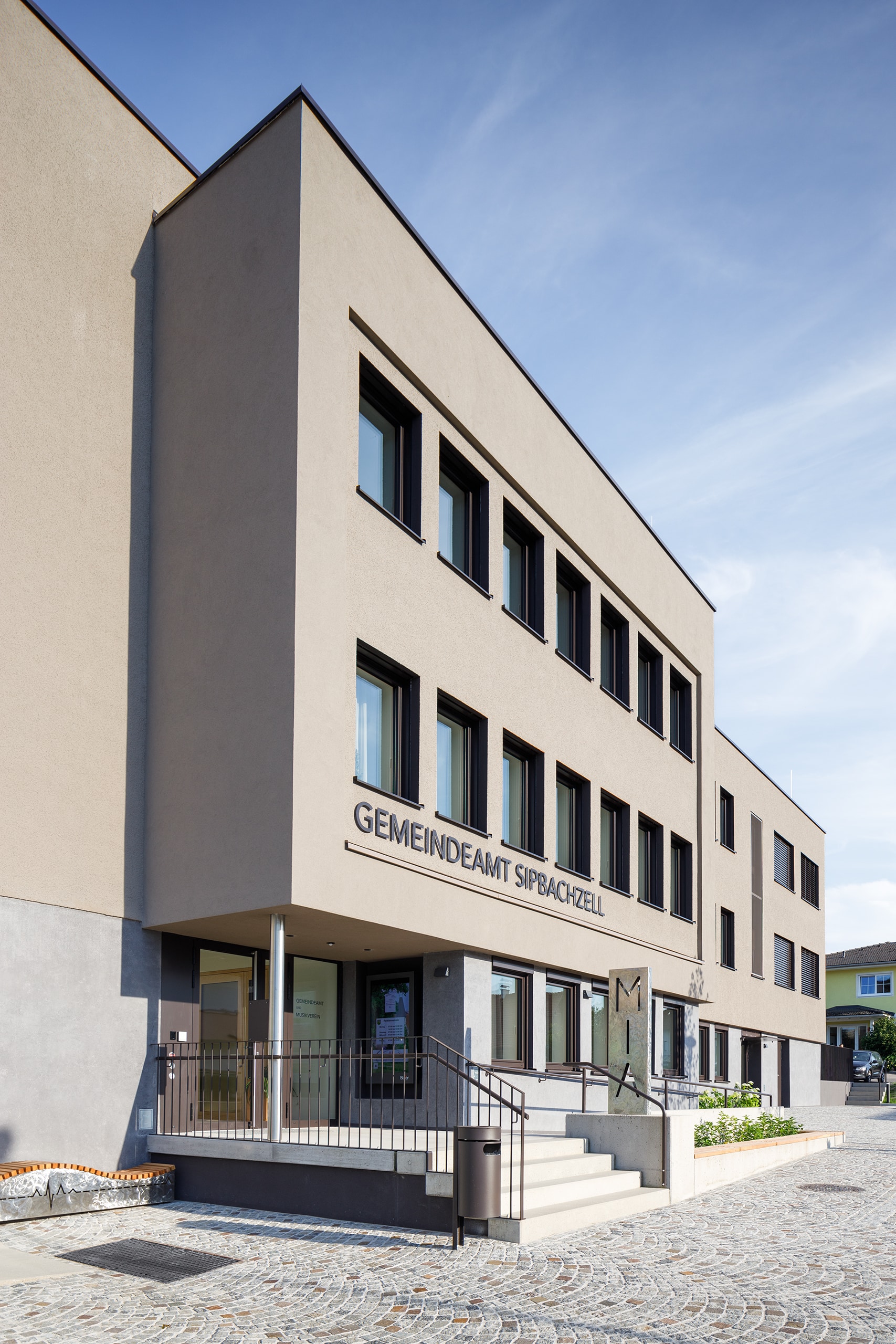 RÖFIX zeigt die Fassade des Referenzprojekts Gemeindeamt Sipbachzell.