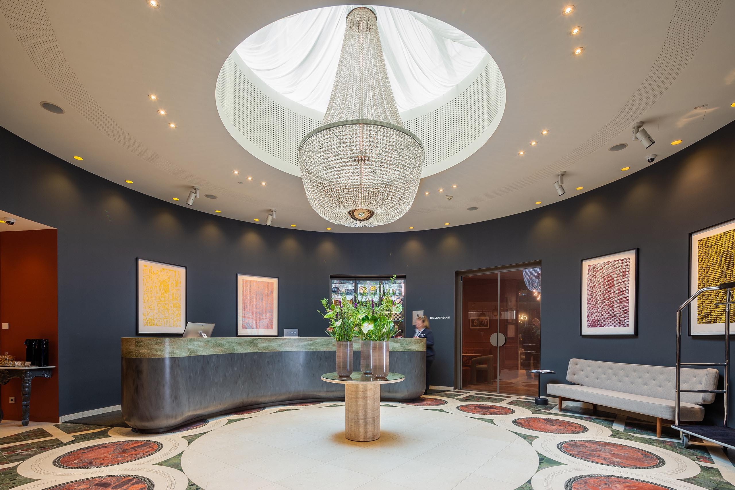 Synthesagruppe zeigt die luxuriöse Lobby das Referenzprojekts Hotel Sans Souci in Wien.