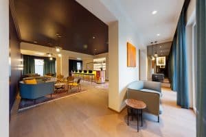Technische Alternative RT präsentiert den modernen Barbereich im Hotel "Der Wilhelmshof" in Wien.
