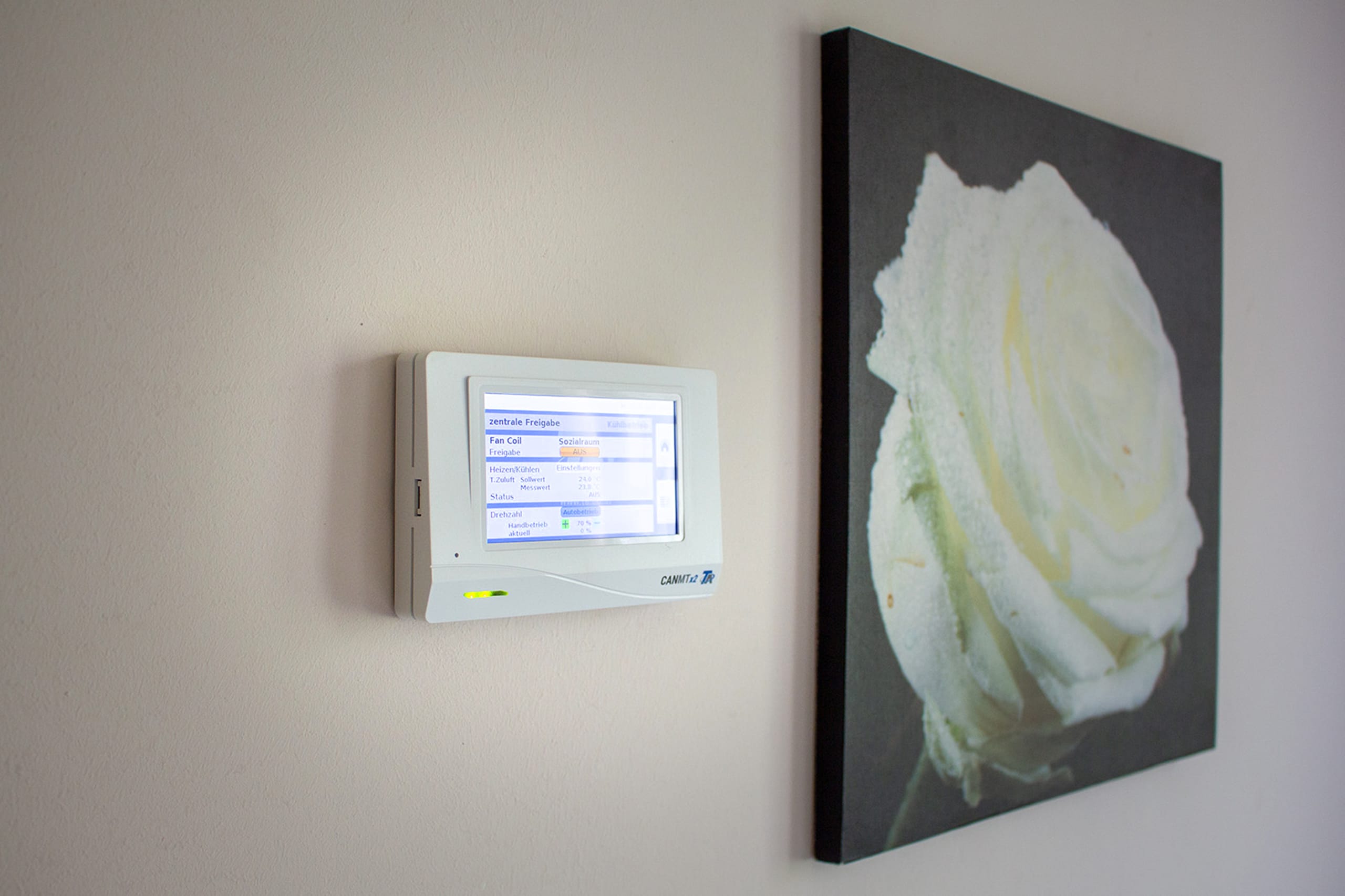 Technische Alternative RT präsentiert den Raummonitor im Hotel "Der Wilhelmshof" in Wien.