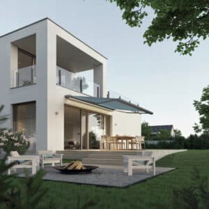 Moderne elektrische und per App steuerbare WAREMA Gelenkarmmarkise TERRA K55 in Blau-Grau an einer stilvollen Terrasse.