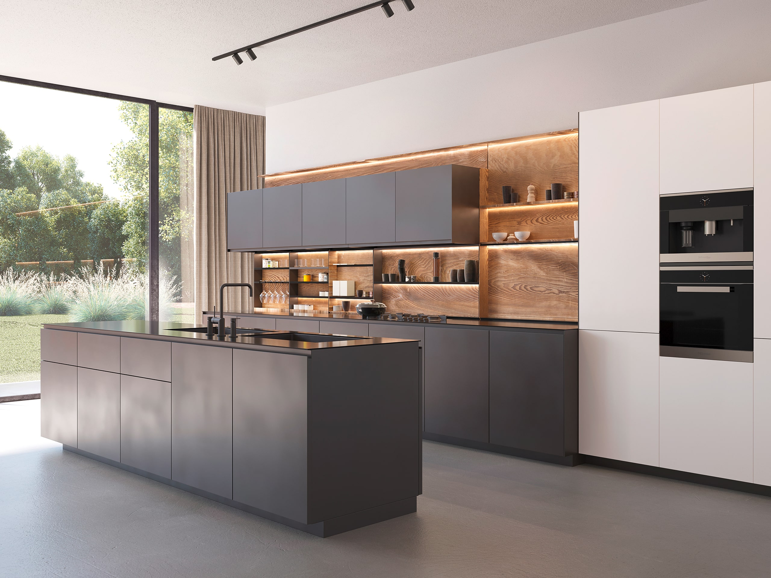Moderne, minimalistische und grifflose Küche mit anthrazitfarbenen und weißen Schränken in Satin-Optik, schwarzer Armatur bzw. Wasserhahn, Holzrückwand und Betonboden.